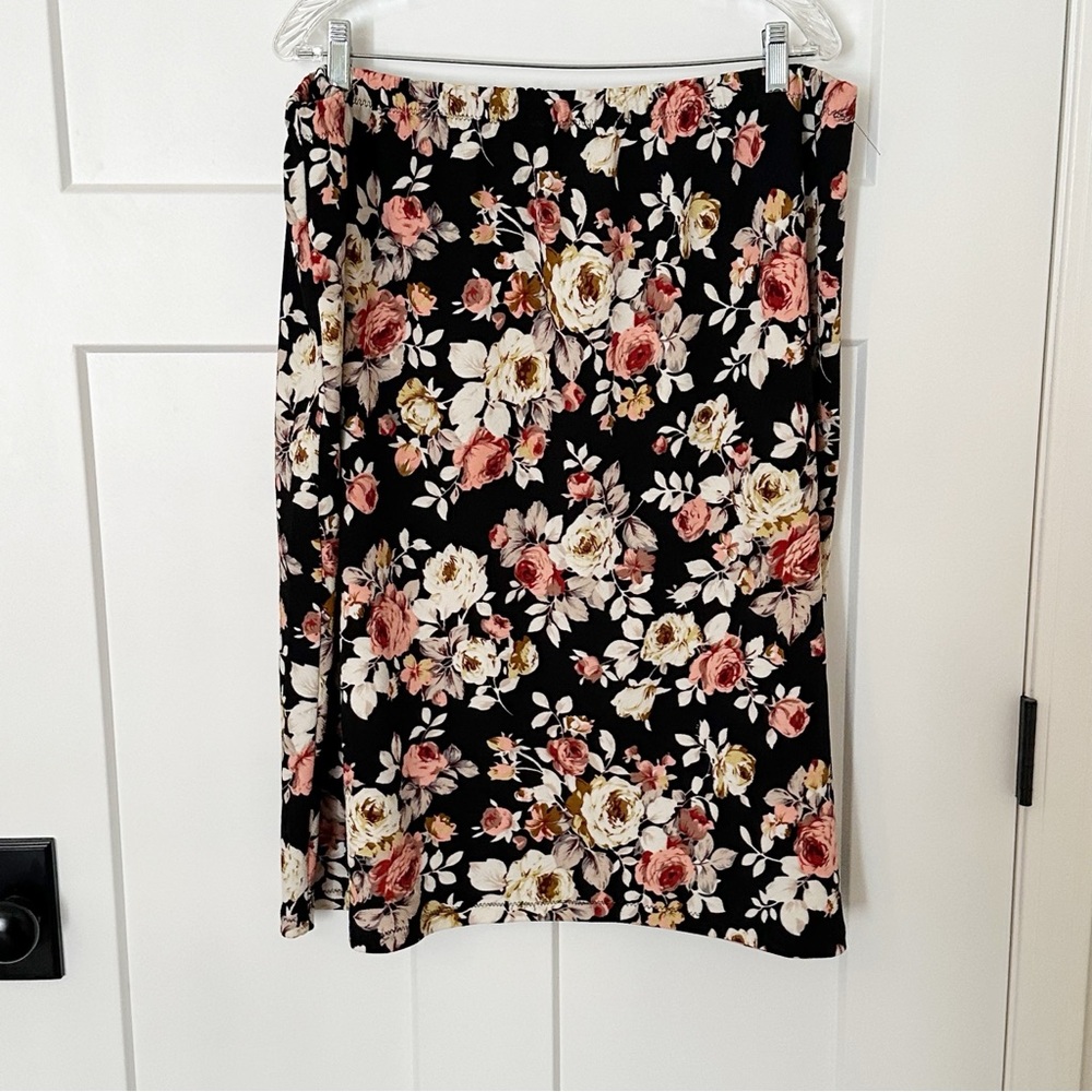 Klassy Girl Floral Print Black midi Skirt 3x